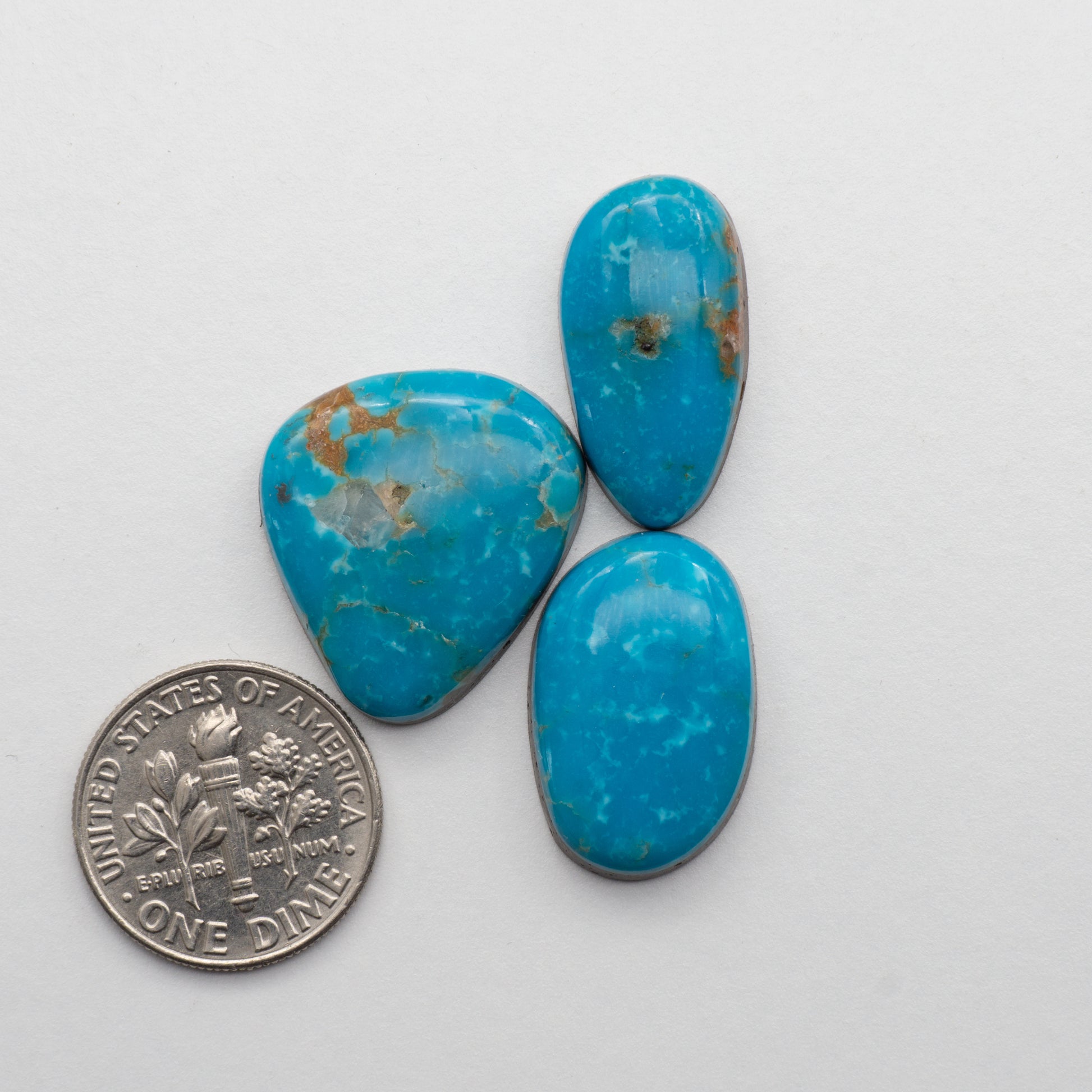 The Cumpas Turquoise is a captivating gemstone with a unique, blue-green color. Derived from a mixture of quartz and algae, this stone is perfect for use in jewelry or other decorative pieces. The natural beauty of the Cumpas Turquoise makes it a stunning addition to any collection.