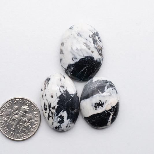 White Buffalo Cabochons have a glossy finish and are backed for added strength. White Buffaloe is mined in Nevada, USA White Buffalo is similar to turquoise and is used for jewelry making.