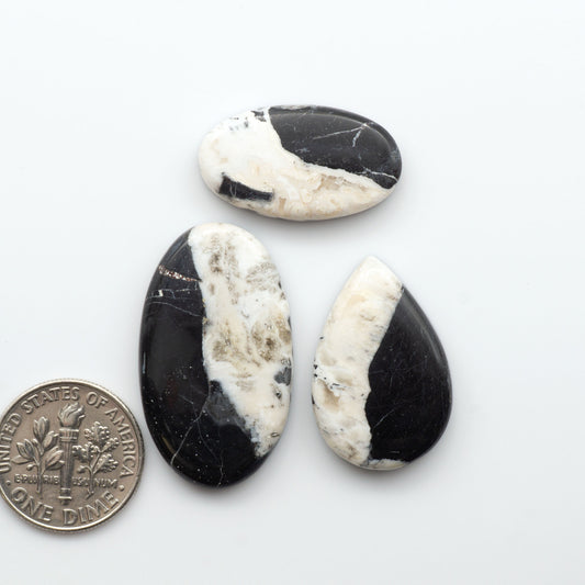 Natural White Buffalo Stone Cabochons are semi-precious gemstones cut into shapes ideal for jewelry-making, making them an excellent choice for artisans.


