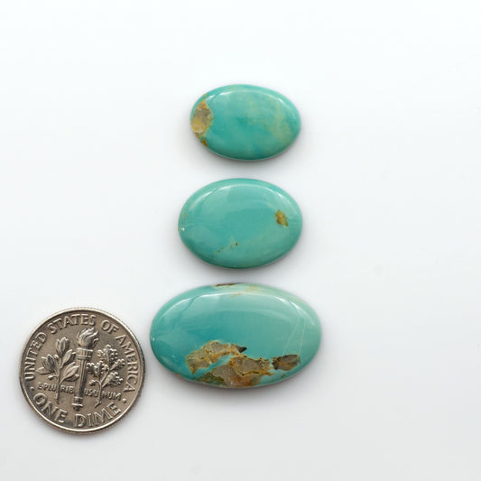 Experience the beauty of Turquoise Mountain Cabochons. With their distinctive blue and green color, these gemstones are perfect for any jewelry piece.

