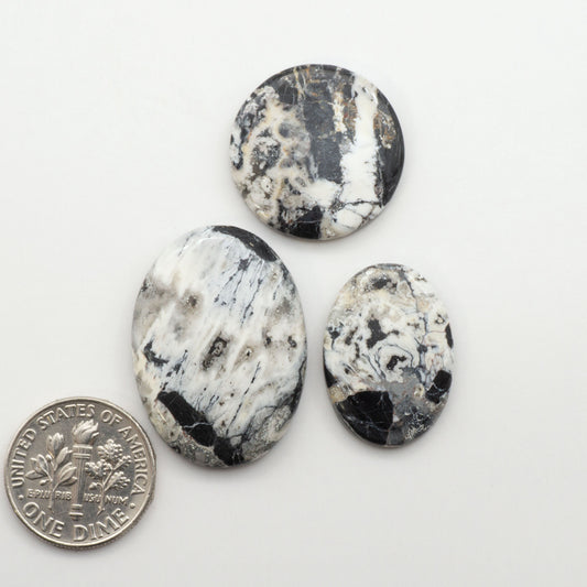 Natural White Buffalo Stone Cabochons are semi-precious gemstones cut into shapes ideal for jewelry-making, making them an excellent choice for artisans.