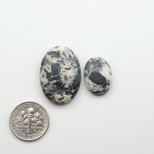 Natural White Buffalo Stone Cabochons are semi-precious gemstones cut into shapes ideal for jewelry-making, making them an excellent choice for artisans.