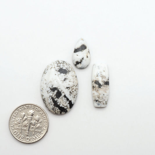 Natural White Buffalo Stone Cabochons are semi-precious gemstones cut into shapes ideal for jewelry-making, making them an excellent choice for artisans.
