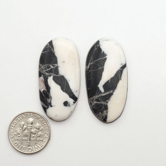 Natural White Buffalo Stone Cabochons are semi-precious gemstones cut into shapes ideal for jewelry-making, making them an excellent choice for artisans.