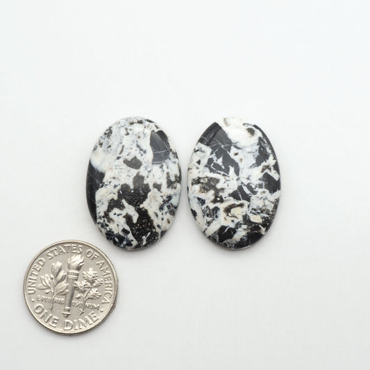 Natural White Buffalo Stone Cabochons are semi-precious gemstones cut into shapes ideal for jewelry-making, making them an excellent choice for artisans.