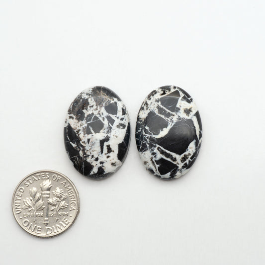 Natural White Buffalo Stone Cabochons are semi-precious gemstones cut into shapes ideal for jewelry-making, making them an excellent choice for artisans.