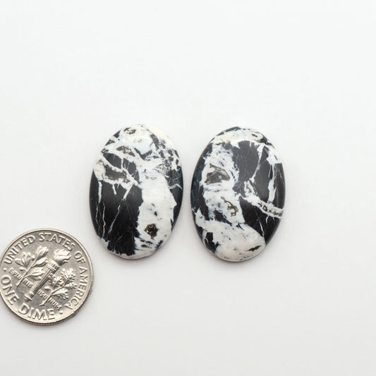 Natural White Buffalo Stone Cabochons are semi-precious gemstones cut into shapes ideal for jewelry-making, making them an excellent choice for artisans.
