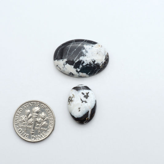 Natural White Buffalo Stone Cabochons are semi-precious gemstones cut into shapes ideal for jewelry-making, making them an excellent choice for artisans.