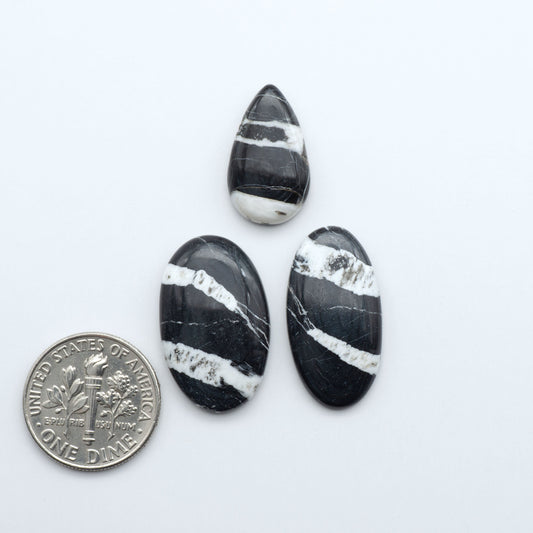 Natural White Buffalo Stone Cabochons are semi-precious gemstones cut into shapes ideal for jewelry-making, making them an excellent choice for artisans.

