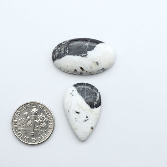 Natural White Buffalo Stone Cabochons are semi-precious gemstones cut into shapes ideal for jewelry-making, making them an excellent choice for artisans.

