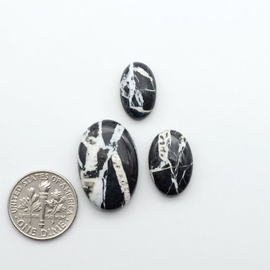 Natural White Buffalo Stone Cabochons are semi-precious gemstones cut into shapes ideal for jewelry-making, making them an excellent choice for artisans.
