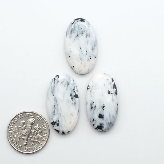 Natural White Buffalo Stone Cabochons are semi-precious gemstones cut into shapes ideal for jewelry-making, making them an excellent choice for artisans.