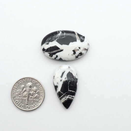 Natural White Buffalo Stone Cabochons are semi-precious gemstones cut into shapes ideal for jewelry-making, making them an excellent choice for artisans.