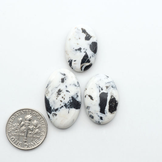 Natural White Buffalo Stone Cabochons are semi-precious gemstones cut into shapes ideal for jewelry-making, making them an excellent choice for artisans.