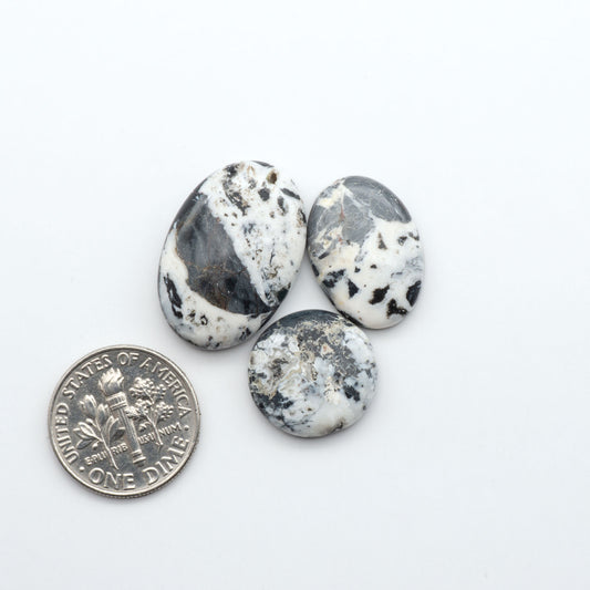 Natural White Buffalo Stone Cabochons are semi-precious gemstones cut into shapes ideal for jewelry-making, making them an excellent choice for artisans.