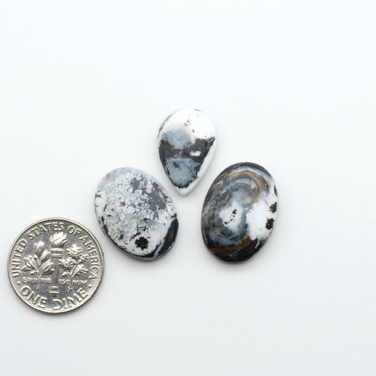 Natural White Buffalo Stone Cabochons are semi-precious gemstones cut into shapes ideal for jewelry-making, making them an excellent choice for artisans.